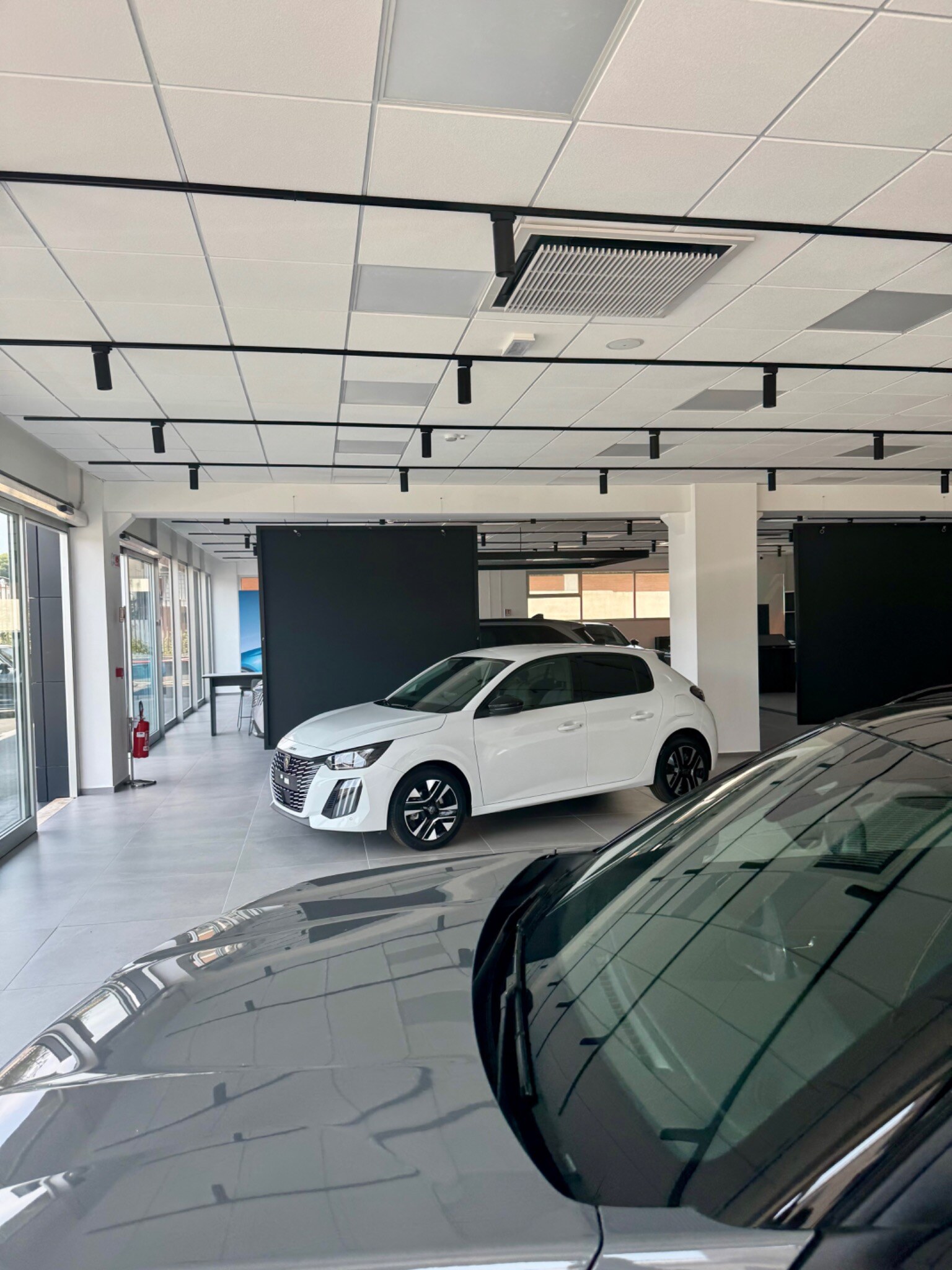Area vendita Peugeot Catania con distribuzione dell’aria a cassette