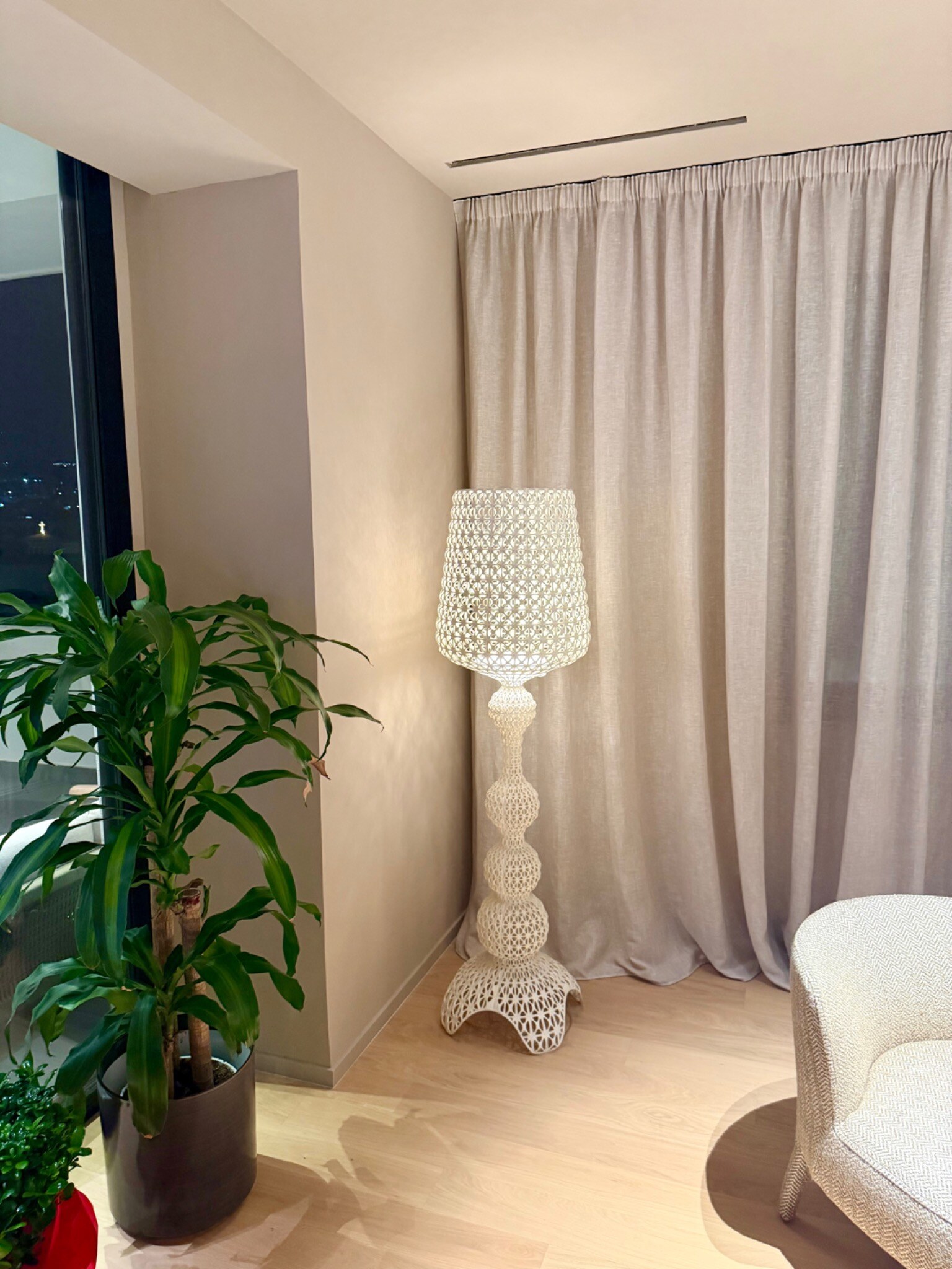 Area living di una residenza privata a Catania con diffusione lineare integrata